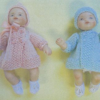 TT27 - Pram Suit for a 2" doll