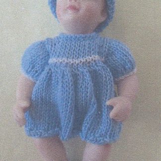 TT94 - Romper suit, hat and bootees for a 2 1/4" doll