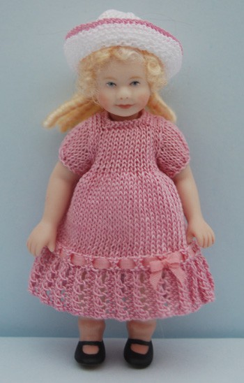 TT59 - Dress, hat and knickers for a 3 1/4" doll