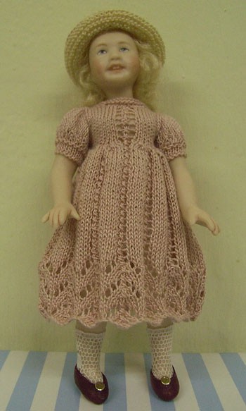 TT86 - Dress, hat and knickers for a 4" doll