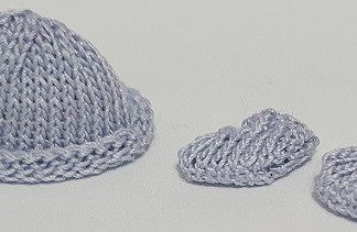CW01- Babies hat & bootees