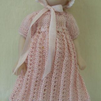 TT89 - Dress, bonnet and knickers for a 3 1/4" doll