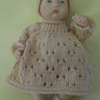 TT22 - Dress and hat for a 2 1/4" doll