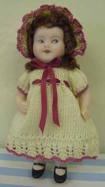TT37 - Dress, knickers and hat for a 3" doll