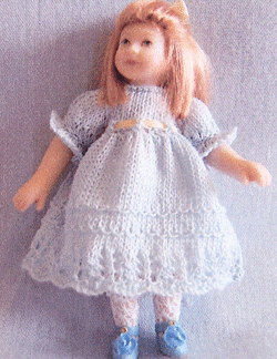 TT40 - Dress and pantaloons for a 3 1/4" doll