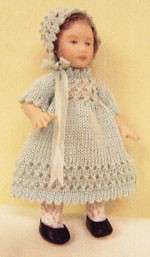 TT43 - Dress, bonnet and pants for a 3 1/4" doll