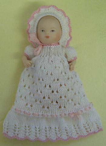 TT57 - Dress and bonnet for a 2 1/4" doll