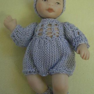 TT68 - Romper suit outfit for a 2" doll