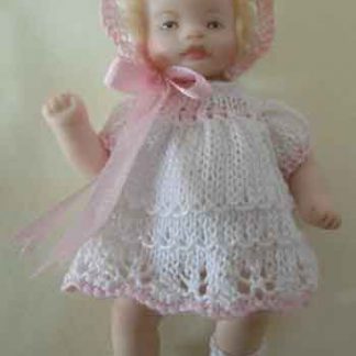 TT69 - Dress, bonnet outfit for a 2" doll