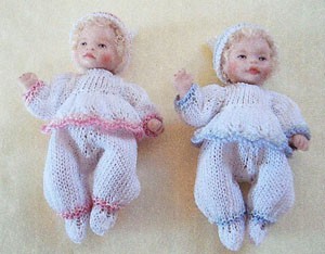 TT80 - Angel top outfit for for a 2" doll
