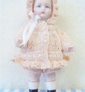 TT82 - Matinee jacket outfit for a 4" doll
