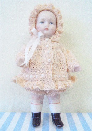 TT82 - Matinee jacket outfit for a 4" doll